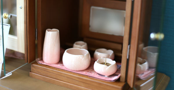 現代の沖縄でモダン仏壇で揃える仏具には何が必要？最初に揃える基本の仏具