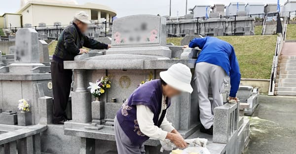 まとめ：お墓掃除は水やぬるま湯で流すのが基本です