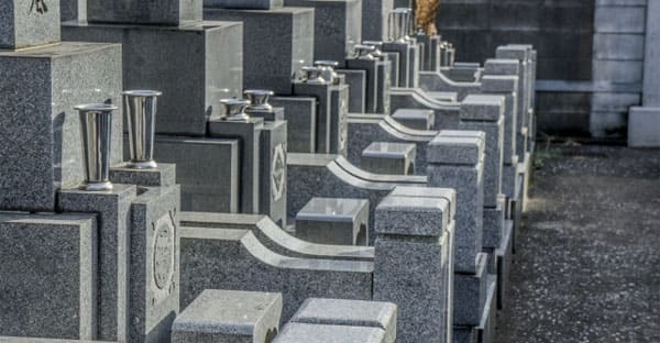 沖縄に伝わる、お墓掃除前の儀式