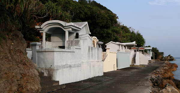 沖縄のお墓は2つのパターン