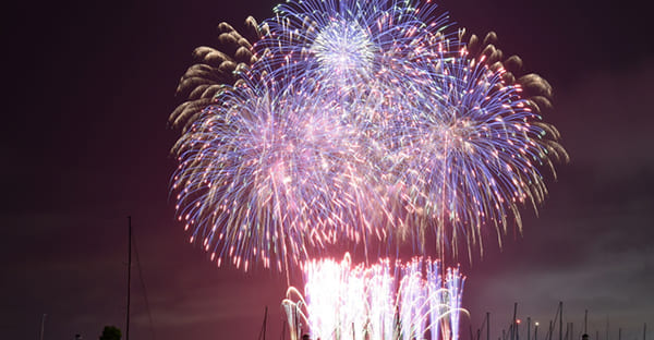 那覇ハーリーの夜は、花火大会