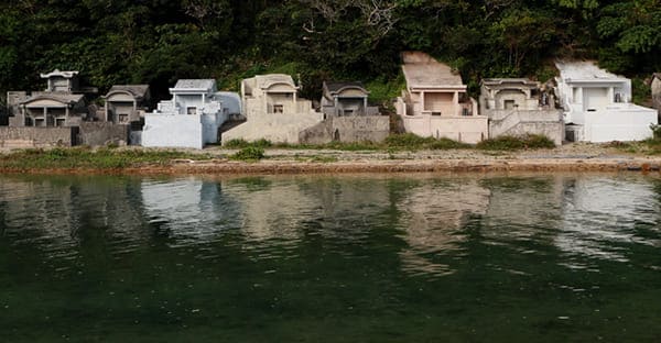 沖縄のお墓④コンクリート造りも多い